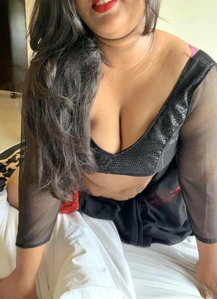 Hyderabad Couple for Threesome image 3