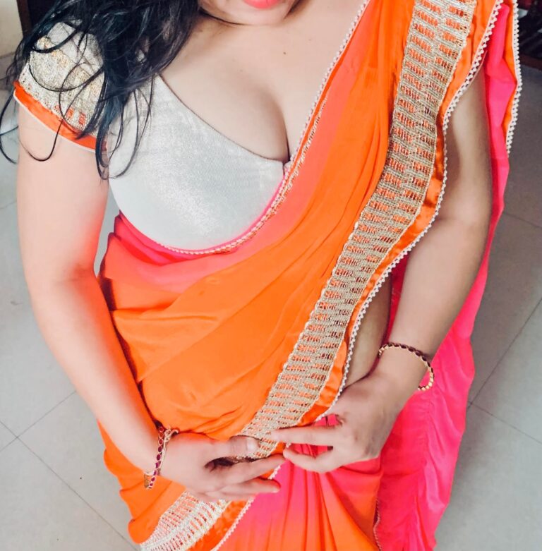 OFFERING MY WIFE SANJANA: REAL INDIAN MILF as Dubai Escorts for MMF 3sum